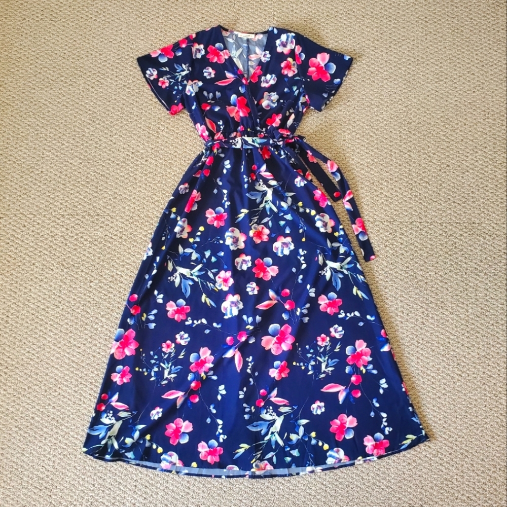 NWOT Magnolia Boutique Large Floral Maxi Dress